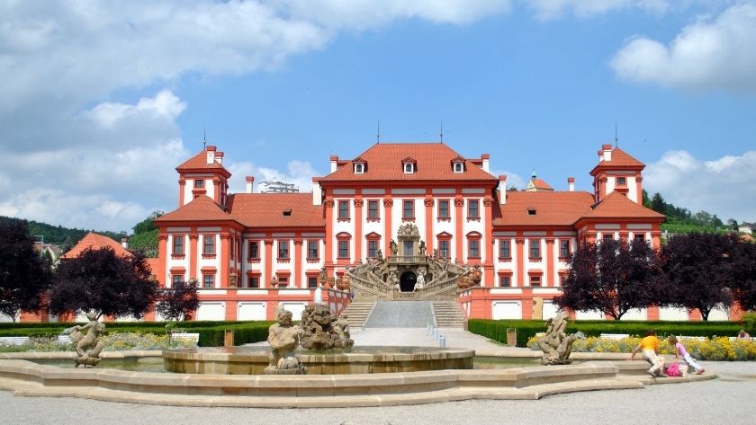 Jednou z nejkrásnějších barokních zahrad se pyšní zámek v pražské Troji